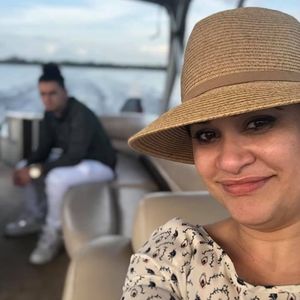 Meet your Posher, Elizabeth piñero